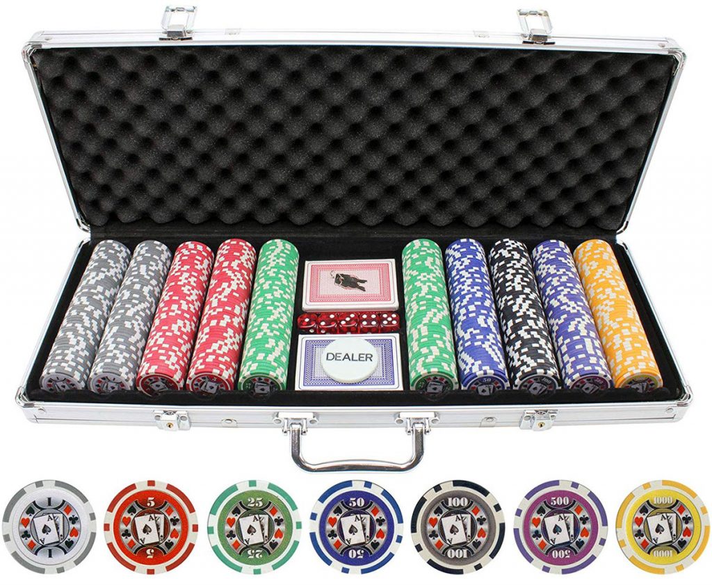 Một bộ Poker bao gồm: Bộ bài tây 52 lá, Poker Chip và thẻ Dealer Poker.